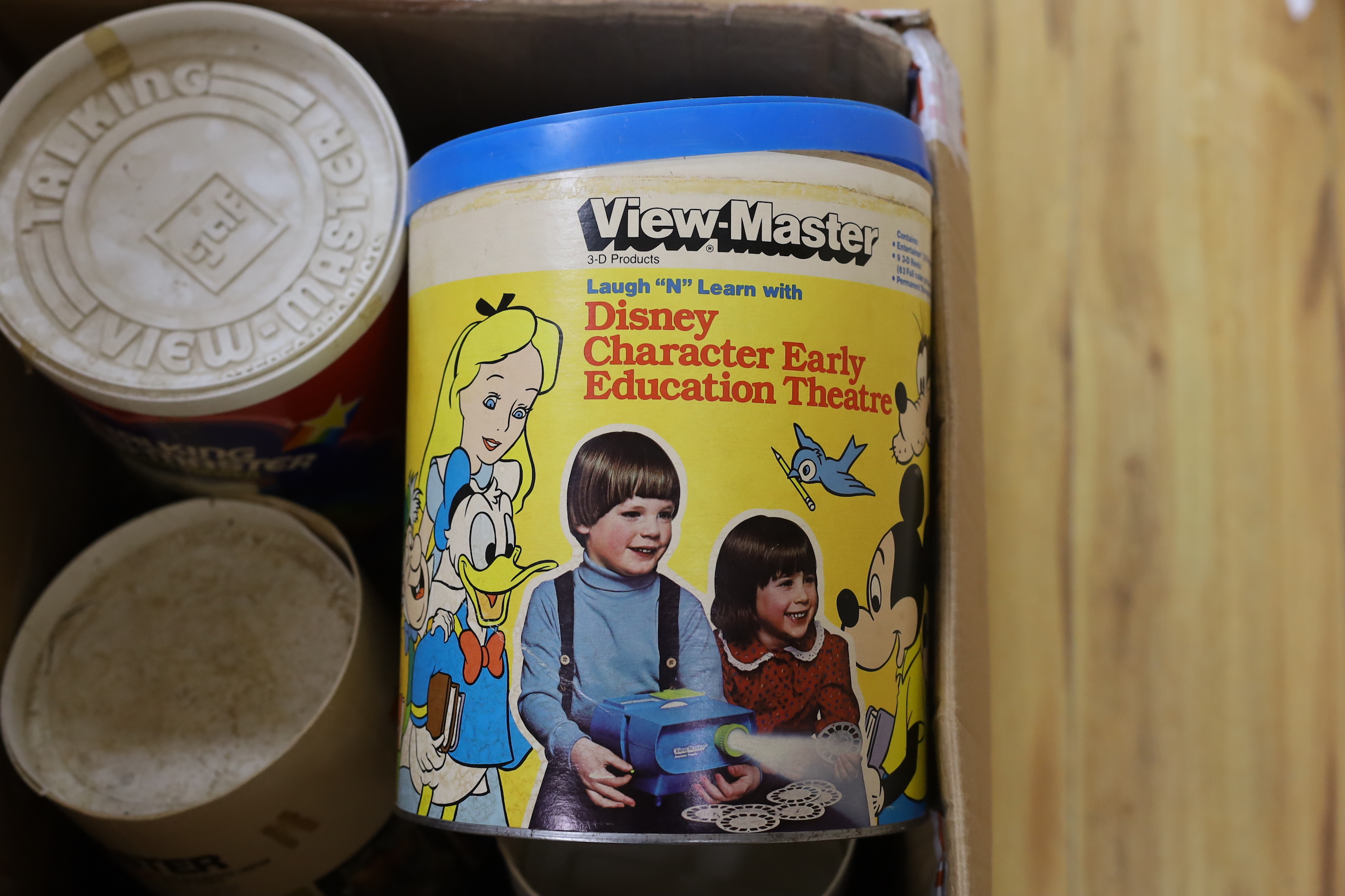Fifteen View-Master viewers including a ‘Model K’, a Mickey Mouse viewer, etc. together with a boxed Junior Projector, a large View-Master projector in a Disney themed cylindrical ‘tub’, three additional View-Master card